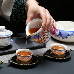 青花玲瓏，茶香滿室 推薦一套值得擁有的青花瓷蜂窩玲瓏茶具套裝